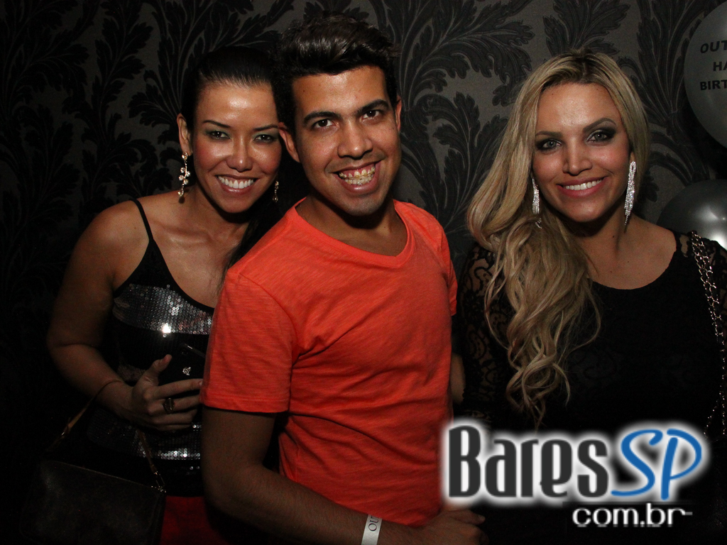 Outlaws comemorou 1 ano com show de Naldo Benny e DJ Puff na quinta-feira Outlaws comemorou 1 ano com show de Naldo Benny e DJ Puff na quinta-feira