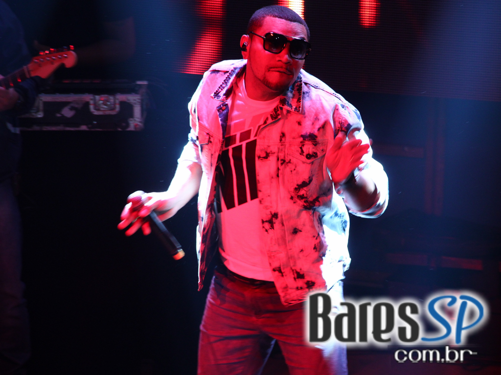 Outlaws comemorou 1 ano com show de Naldo Benny e DJ Puff na quinta-feira Outlaws comemorou 1 ano com show de Naldo Benny e DJ Puff na quinta-feira