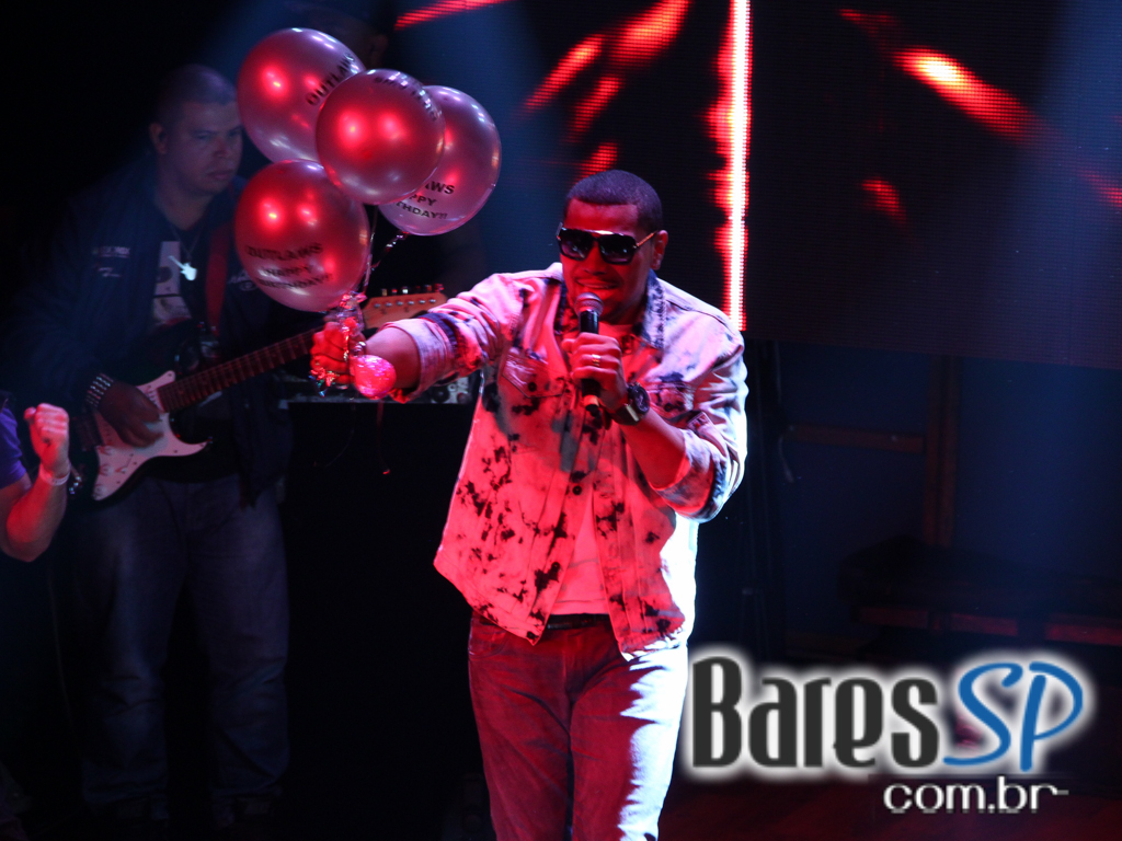 Outlaws comemorou 1 ano com show de Naldo Benny e DJ Puff na quinta-feira Outlaws comemorou 1 ano com show de Naldo Benny e DJ Puff na quinta-feira