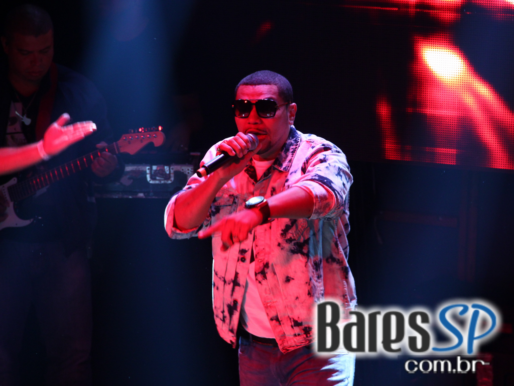 Outlaws comemorou 1 ano com show de Naldo Benny e DJ Puff na quinta-feira Outlaws comemorou 1 ano com show de Naldo Benny e DJ Puff na quinta-feira