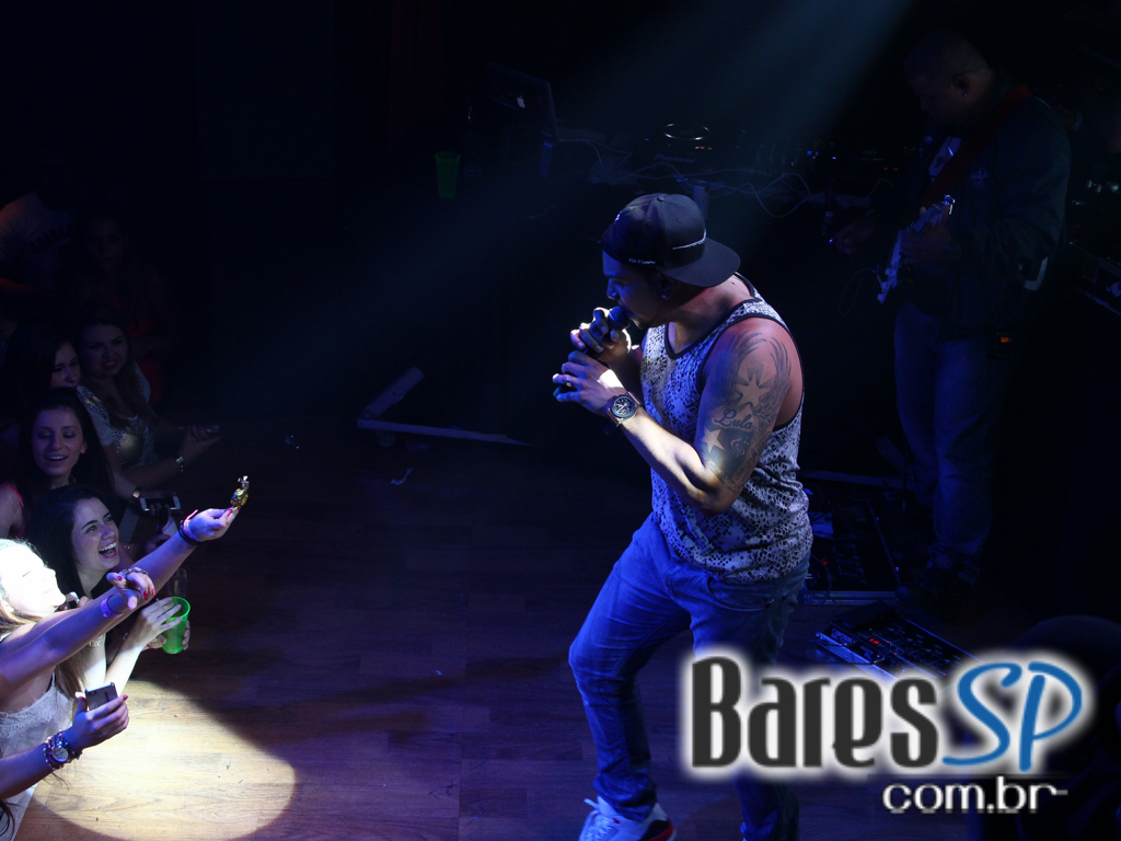 Outlaws comemorou 1 ano com show de Naldo Benny e DJ Puff na quinta-feira Outlaws comemorou 1 ano com show de Naldo Benny e DJ Puff na quinta-feira