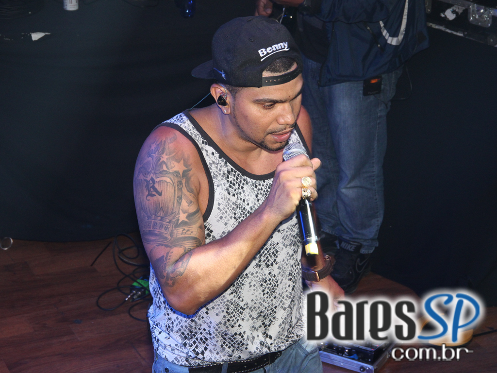 Outlaws comemorou 1 ano com show de Naldo Benny e DJ Puff na quinta-feira Outlaws comemorou 1 ano com show de Naldo Benny e DJ Puff na quinta-feira