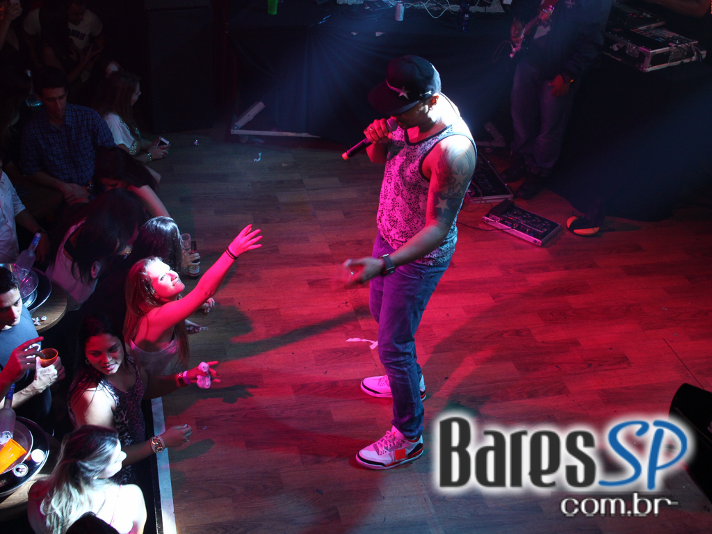 Outlaws comemorou 1 ano com show de Naldo Benny e DJ Puff na quinta-feira Outlaws comemorou 1 ano com show de Naldo Benny e DJ Puff na quinta-feira