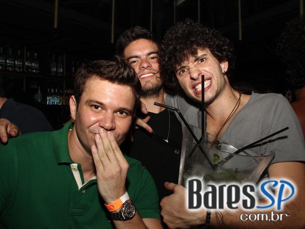 Outlaws comemorou 1 ano com show de Naldo Benny e DJ Puff na quinta-feira Outlaws comemorou 1 ano com show de Naldo Benny e DJ Puff na quinta-feira