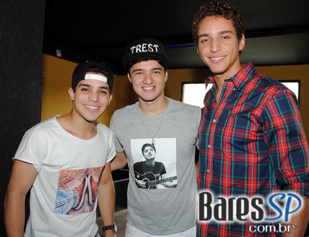 Samba da Madá e cantor Ângelo Ferratti comandaram o domingo do Boteco Madá Samba da Madá e cantor Ângelo Ferratti comandaram o domingo do Boteco Madá