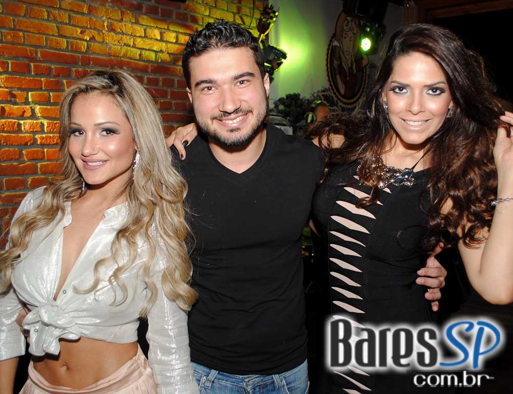 Samba da Madá e cantor Ângelo Ferratti comandaram o domingo do Boteco Madá Samba da Madá e cantor Ângelo Ferratti comandaram o domingo do Boteco Madá