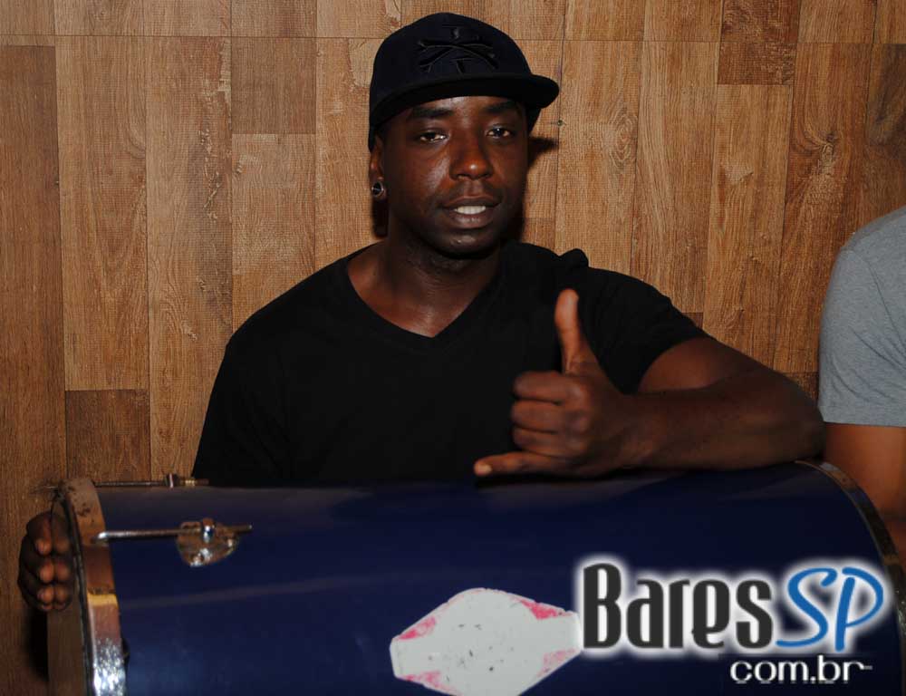 Samba da Madá e cantor Ângelo Ferratti comandaram o domingo do Boteco Madá Samba da Madá e cantor Ângelo Ferratti comandaram o domingo do Boteco Madá