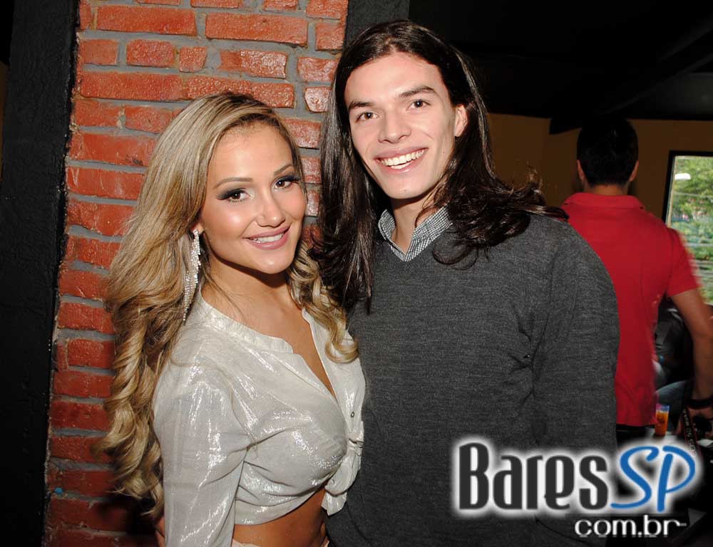 Samba da Madá e cantor Ângelo Ferratti comandaram o domingo do Boteco Madá Samba da Madá e cantor Ângelo Ferratti comandaram o domingo do Boteco Madá