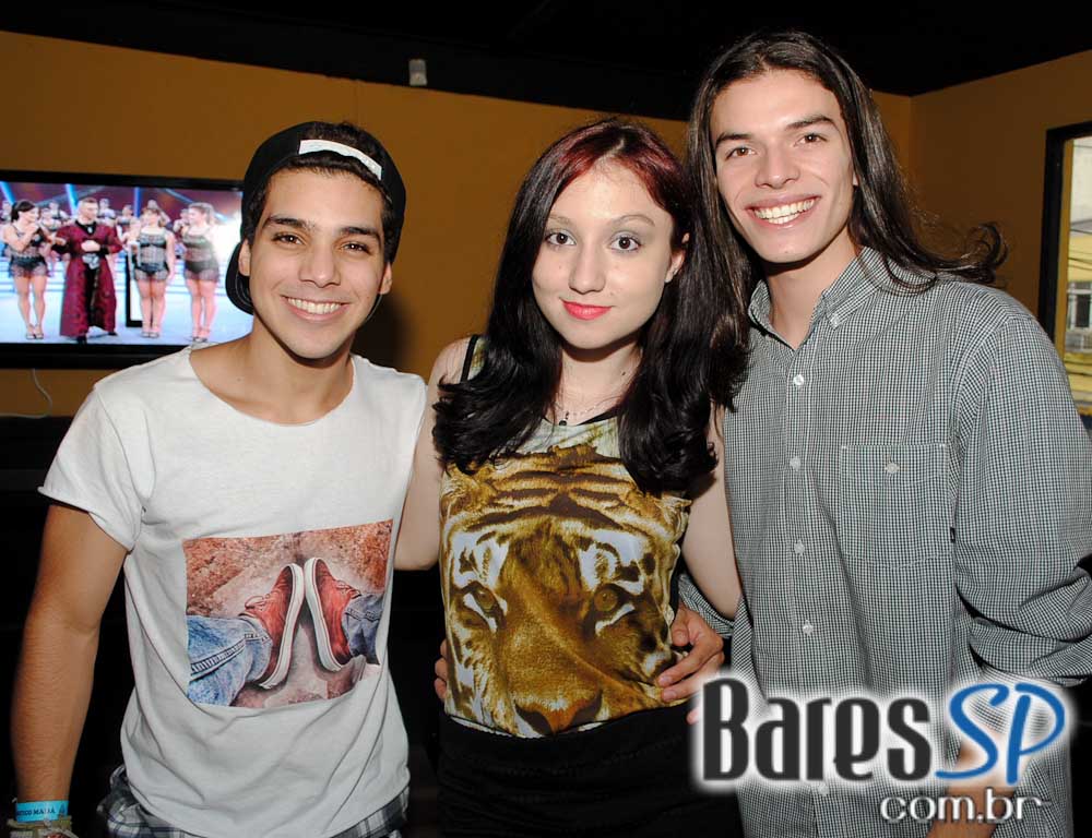 Samba da Madá e cantor Ângelo Ferratti comandaram o domingo do Boteco Madá Samba da Madá e cantor Ângelo Ferratti comandaram o domingo do Boteco Madá