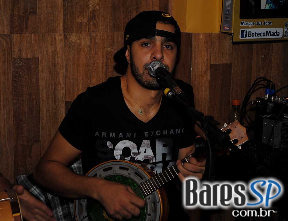 Samba da Madá e cantor Ângelo Ferratti comandaram o domingo do Boteco Madá Samba da Madá e cantor Ângelo Ferratti comandaram o domingo do Boteco Madá