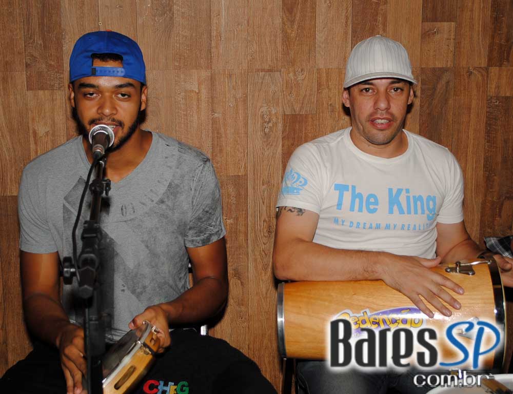 Samba da Madá e cantor Ângelo Ferratti comandaram o domingo do Boteco Madá Samba da Madá e cantor Ângelo Ferratti comandaram o domingo do Boteco Madá