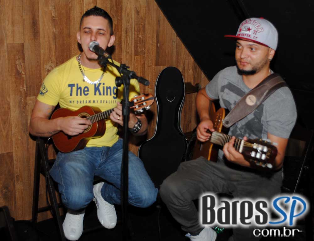 Samba da Madá e cantor Ângelo Ferratti comandaram o domingo do Boteco Madá Samba da Madá e cantor Ângelo Ferratti comandaram o domingo do Boteco Madá