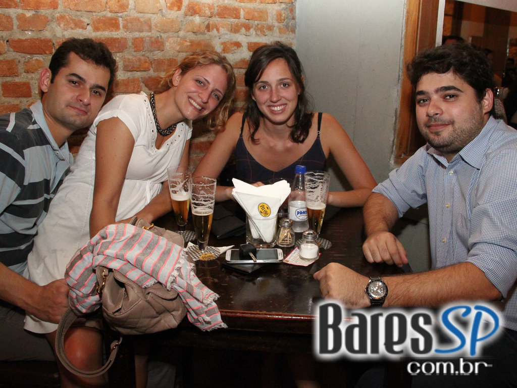 Veloso Bar ofereceu caipirinhas e petiscos variados na terça-feira Veloso Bar ofereceu caipirinhas e petiscos variados na terça-feira