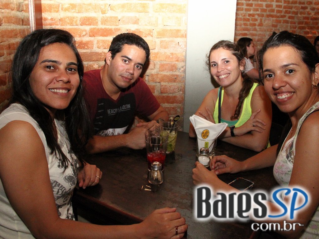 Veloso Bar ofereceu caipirinhas e petiscos variados na terça-feira Veloso Bar ofereceu caipirinhas e petiscos variados na terça-feira