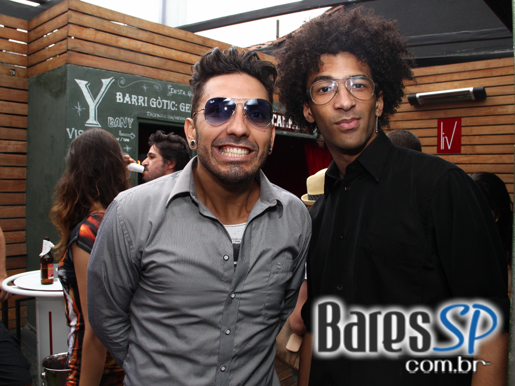 Projeto Més com os DJs Johnny Cruz, Paulo Pires e Gui Pozzani agitou o domingo do Menys Bar Projeto Més com os DJs Johnny Cruz, Paulo Pires e Gui Pozzani agitou o domingo do Menys Bar