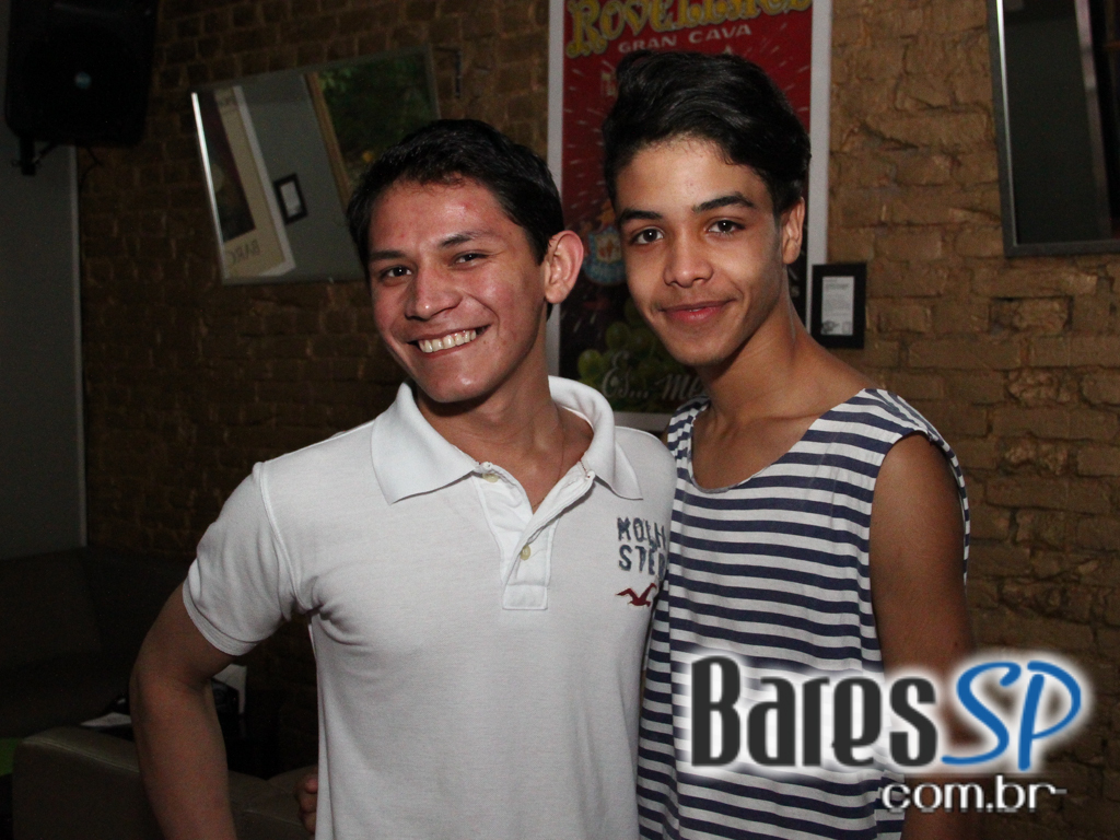 Projeto Més com os DJs Johnny Cruz, Paulo Pires e Gui Pozzani agitou o domingo do Menys Bar Projeto Més com os DJs Johnny Cruz, Paulo Pires e Gui Pozzani agitou o domingo do Menys Bar