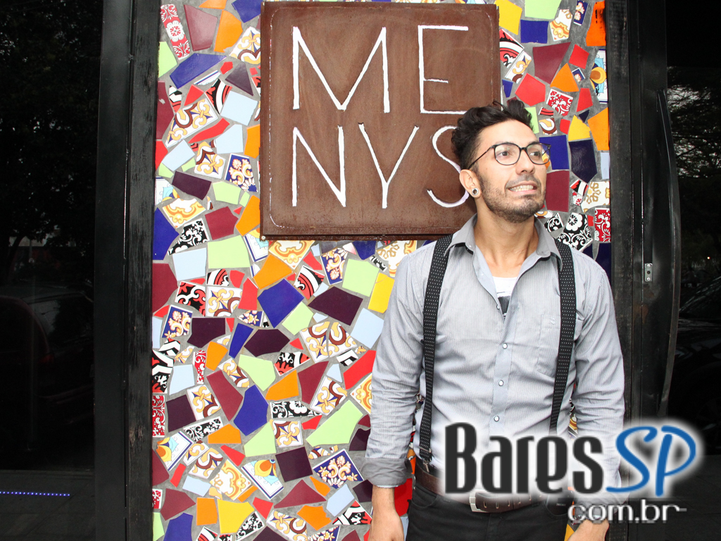 Projeto Més com os DJs Johnny Cruz, Paulo Pires e Gui Pozzani agitou o domingo do Menys Bar Projeto Més com os DJs Johnny Cruz, Paulo Pires e Gui Pozzani agitou o domingo do Menys Bar