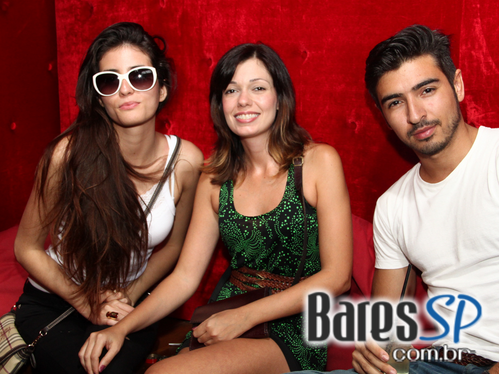 Projeto Més com os DJs Johnny Cruz, Paulo Pires e Gui Pozzani agitou o domingo do Menys Bar Projeto Més com os DJs Johnny Cruz, Paulo Pires e Gui Pozzani agitou o domingo do Menys Bar