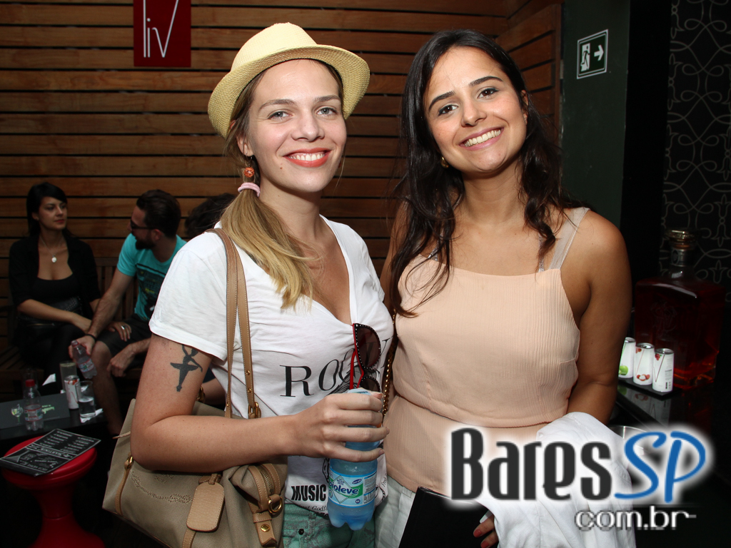 Projeto Més com os DJs Johnny Cruz, Paulo Pires e Gui Pozzani agitou o domingo do Menys Bar Projeto Més com os DJs Johnny Cruz, Paulo Pires e Gui Pozzani agitou o domingo do Menys Bar