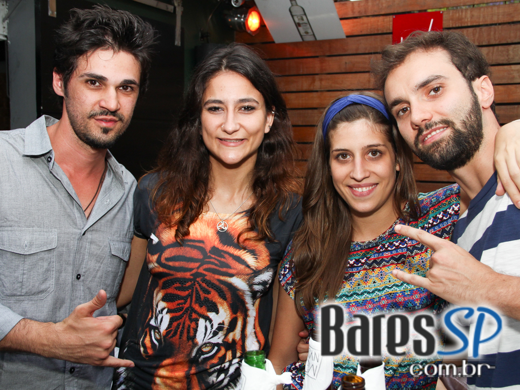 Projeto Més com os DJs Johnny Cruz, Paulo Pires e Gui Pozzani agitou o domingo do Menys Bar Projeto Més com os DJs Johnny Cruz, Paulo Pires e Gui Pozzani agitou o domingo do Menys Bar