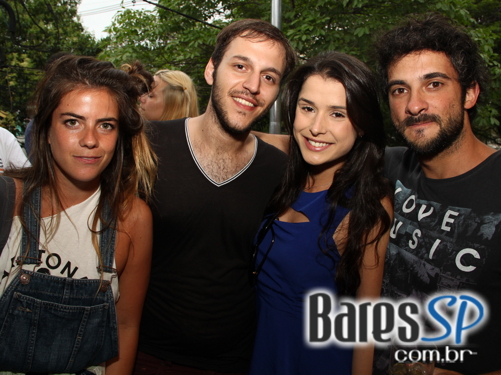 Projeto Més com os DJs Johnny Cruz, Paulo Pires e Gui Pozzani agitou o domingo do Menys Bar Projeto Més com os DJs Johnny Cruz, Paulo Pires e Gui Pozzani agitou o domingo do Menys Bar