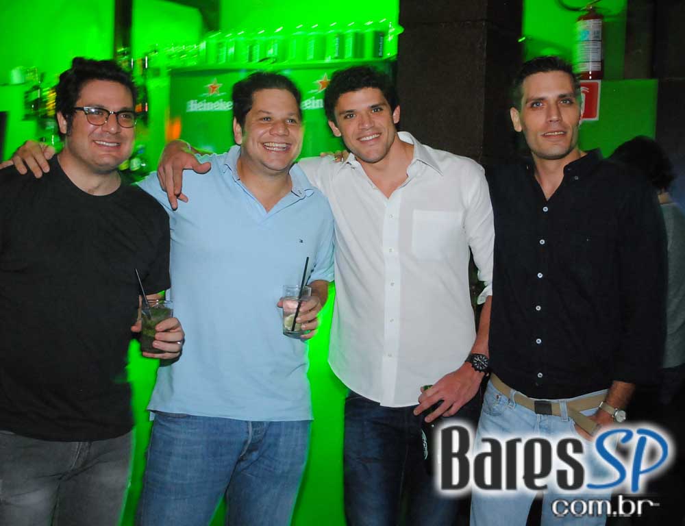 Vila Moema Bar & Restaurante recebeu DJ Nilson de Rossi que agitou a noite de sexta-feira Vila Moema Bar & Restaurante recebeu DJ Nilson de Rossi que agitou a noite de sexta-feira