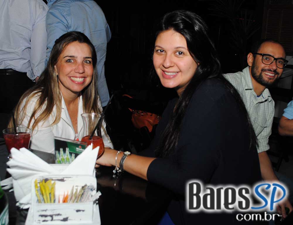 Vila Moema Bar & Restaurante recebeu DJ Nilson de Rossi que agitou a noite de sexta-feira Vila Moema Bar & Restaurante recebeu DJ Nilson de Rossi que agitou a noite de sexta-feira