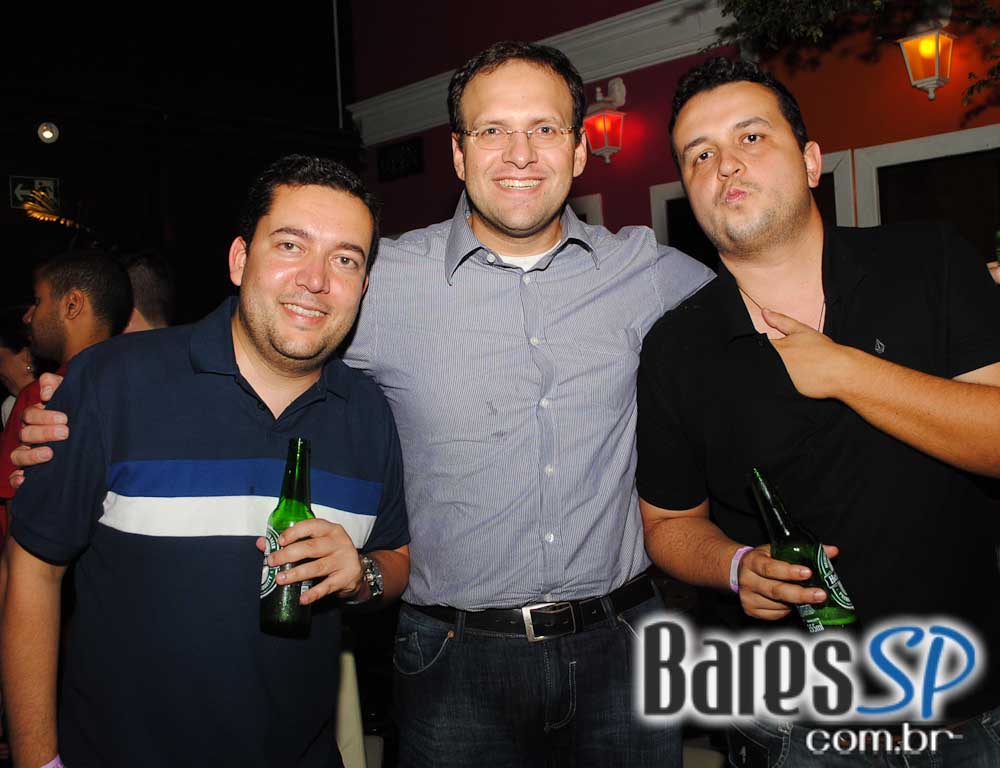 Vila Moema Bar & Restaurante recebeu DJ Nilson de Rossi que agitou a noite de sexta-feira Vila Moema Bar & Restaurante recebeu DJ Nilson de Rossi que agitou a noite de sexta-feira