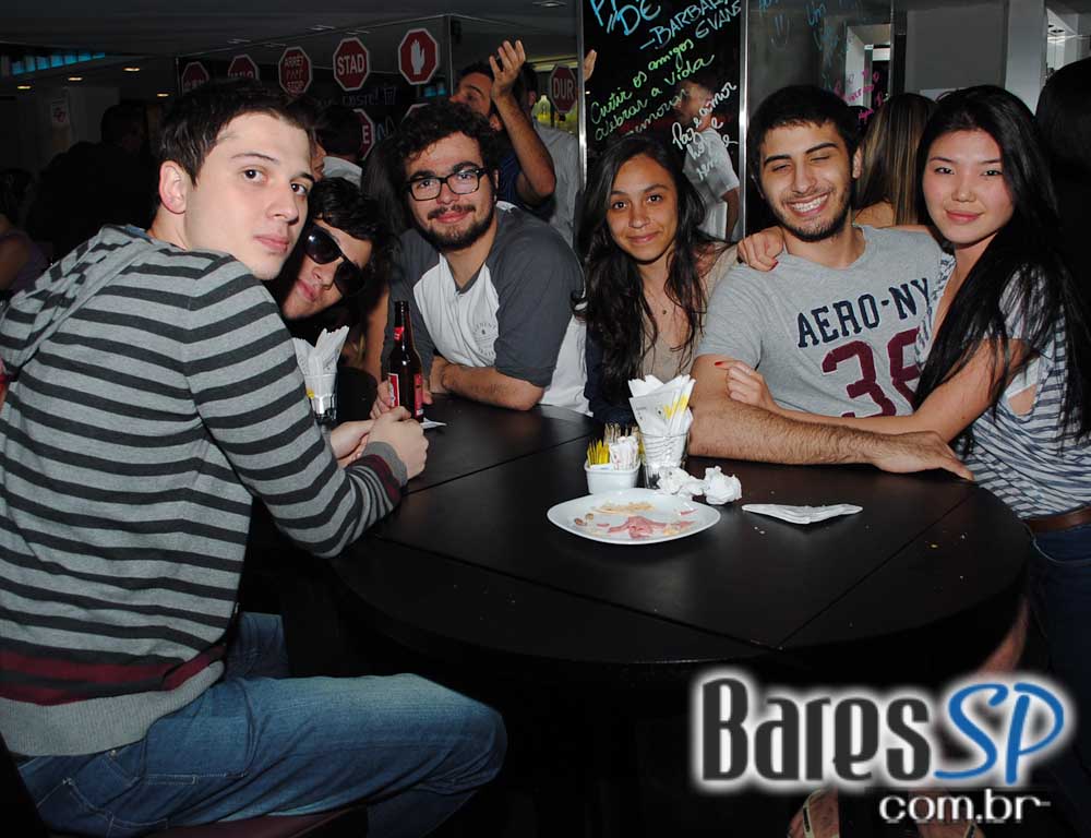 Rodrigo e Edu animaram a noite de quinta-feira do Public Bar e After Bar Rodrigo e Edu animaram a noite de quinta-feira do Public Bar e After Bar