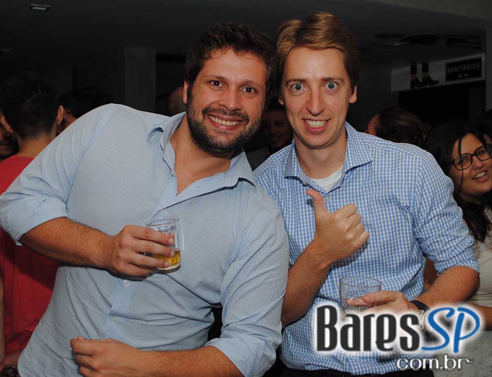 Rodrigo e Edu animaram a noite de quinta-feira do Public Bar e After Bar Rodrigo e Edu animaram a noite de quinta-feira do Public Bar e After Bar