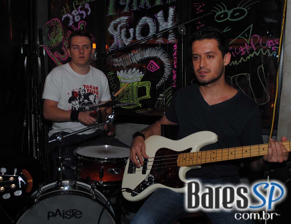 Rodrigo e Edu animaram a noite de quinta-feira do Public Bar e After Bar Rodrigo e Edu animaram a noite de quinta-feira do Public Bar e After Bar