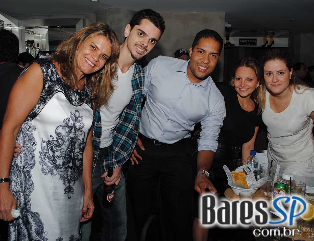 Rodrigo e Edu animaram a noite de quinta-feira do Public Bar e After Bar Rodrigo e Edu animaram a noite de quinta-feira do Public Bar e After Bar