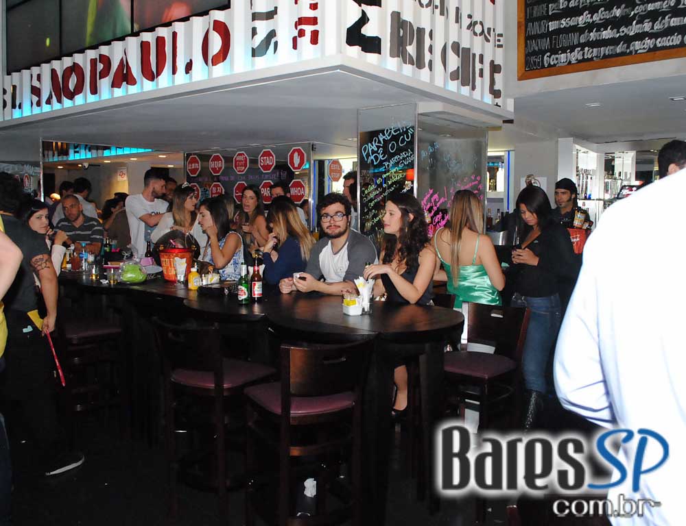 Rodrigo e Edu animaram a noite de quinta-feira do Public Bar e After Bar Rodrigo e Edu animaram a noite de quinta-feira do Public Bar e After Bar