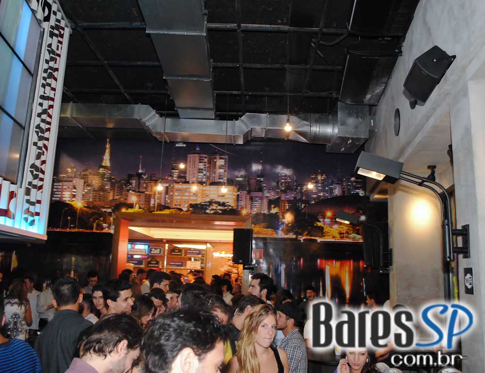 Rodrigo e Edu animaram a noite de quinta-feira do Public Bar e After Bar Rodrigo e Edu animaram a noite de quinta-feira do Public Bar e After Bar