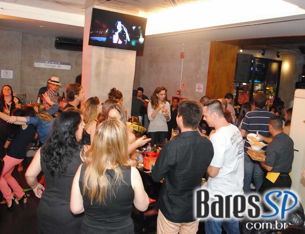 Rodrigo e Edu animaram a noite de quinta-feira do Public Bar e After Bar Rodrigo e Edu animaram a noite de quinta-feira do Public Bar e After Bar