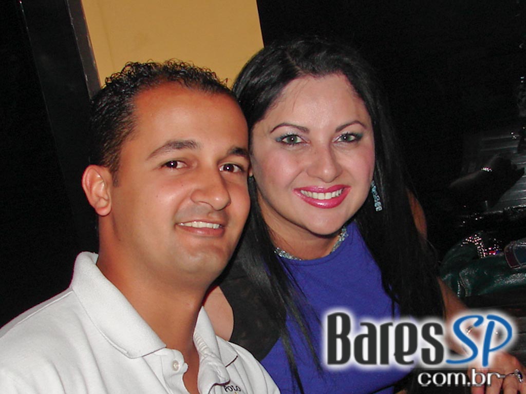 Música ao vivo e cardápio variado no palco do Boteco Madá Música ao vivo e cardápio variado no palco do Boteco Madá