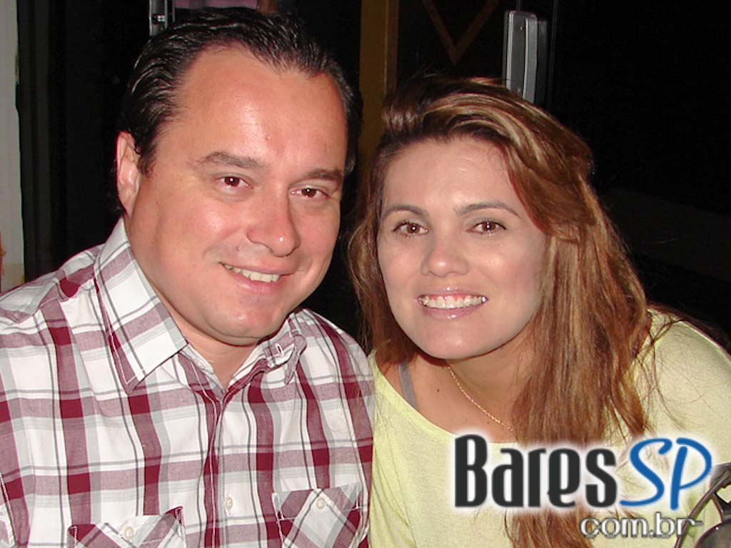 Música ao vivo e cardápio variado no palco do Boteco Madá Música ao vivo e cardápio variado no palco do Boteco Madá