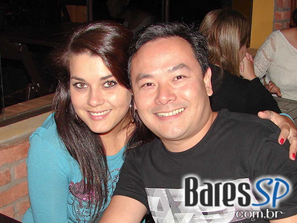 Música ao vivo e cardápio variado no palco do Boteco Madá Música ao vivo e cardápio variado no palco do Boteco Madá