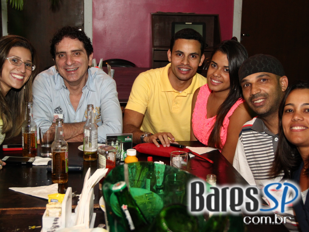 Vila Moema apresentou ambiente descontraído com DJs residentes Vila Moema apresentou ambiente descontraído com DJs residentes