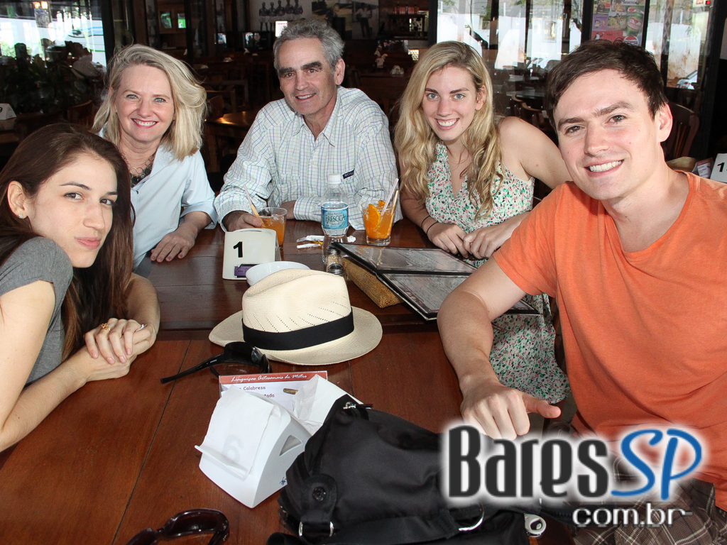 Ambiente descontraído no Bar Seu Domingos na Vila Madalena Ambiente descontraído no Bar Seu Domingos na Vila Madalena