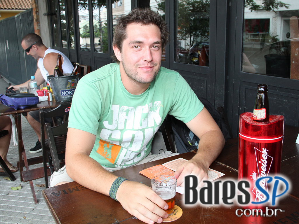 Ambiente descontraído no Bar Seu Domingos na Vila Madalena Ambiente descontraído no Bar Seu Domingos na Vila Madalena