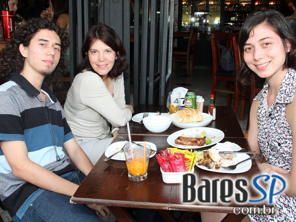 Ambiente descontraído no Bar Seu Domingos na Vila Madalena Ambiente descontraído no Bar Seu Domingos na Vila Madalena