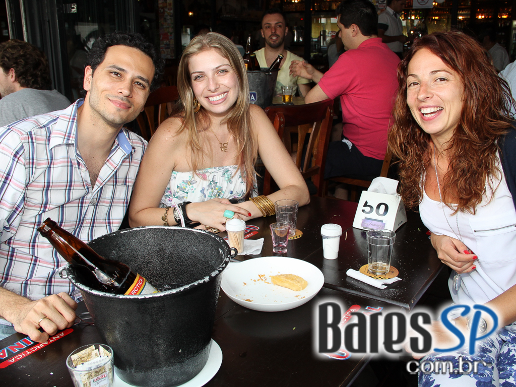 Ambiente descontraído no Bar Seu Domingos na Vila Madalena Ambiente descontraído no Bar Seu Domingos na Vila Madalena