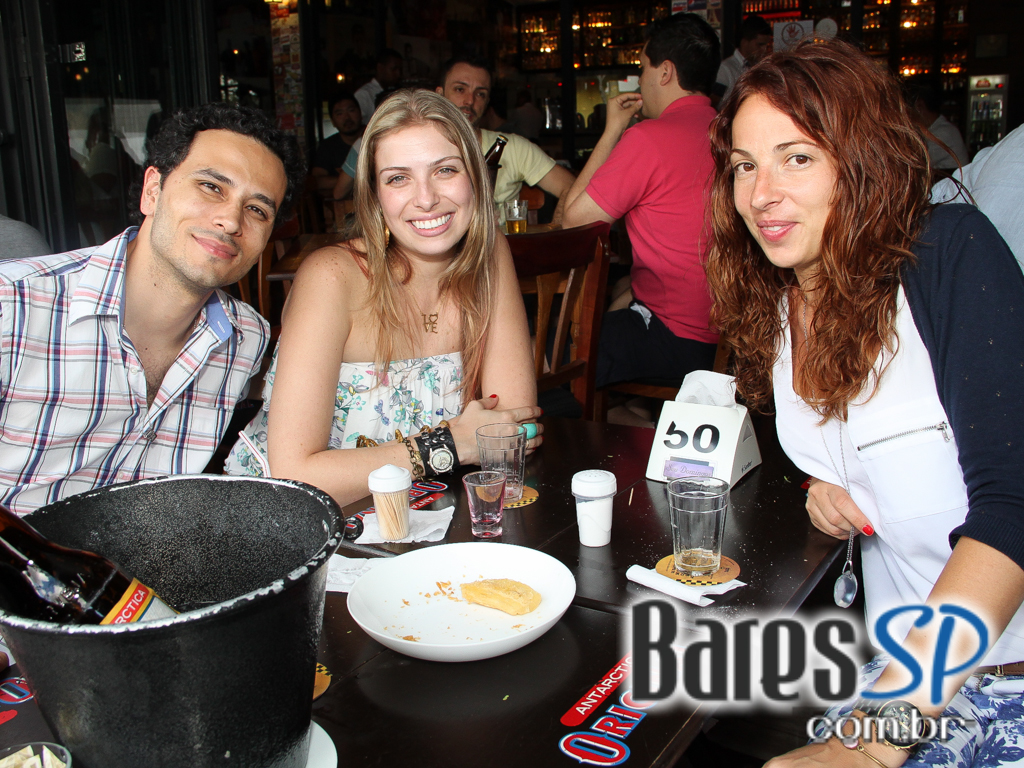 Ambiente descontraído no Bar Seu Domingos na Vila Madalena Ambiente descontraído no Bar Seu Domingos na Vila Madalena