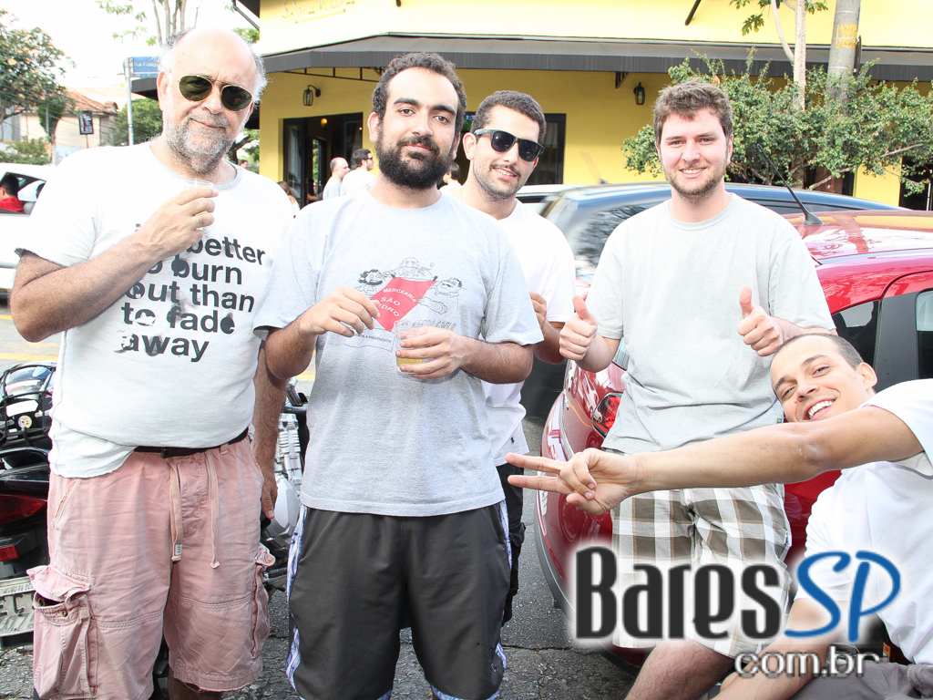 Ambiente descontraído no Bar Seu Domingos na Vila Madalena Ambiente descontraído no Bar Seu Domingos na Vila Madalena