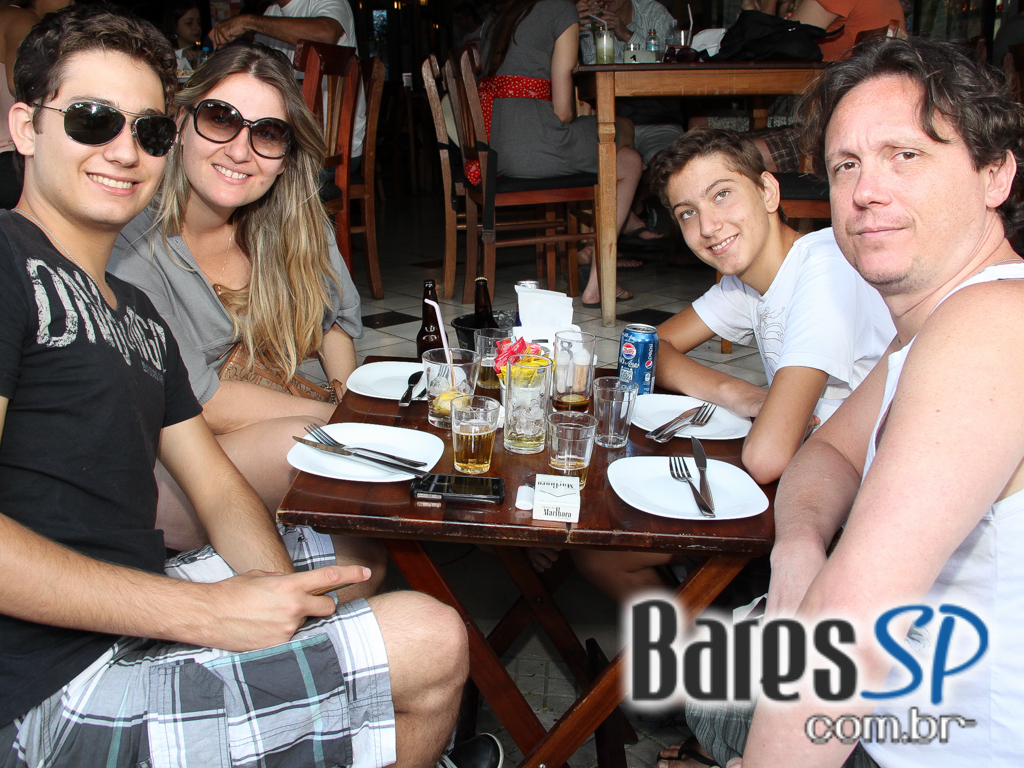 Ambiente descontraído no Bar Seu Domingos na Vila Madalena Ambiente descontraído no Bar Seu Domingos na Vila Madalena