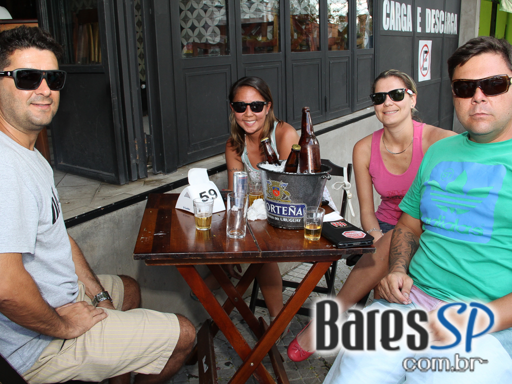 Ambiente descontraído no Bar Seu Domingos na Vila Madalena Ambiente descontraído no Bar Seu Domingos na Vila Madalena