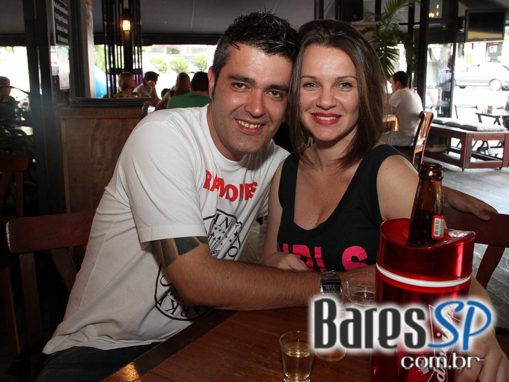 Ambiente descontraído no Bar Seu Domingos na Vila Madalena Ambiente descontraído no Bar Seu Domingos na Vila Madalena