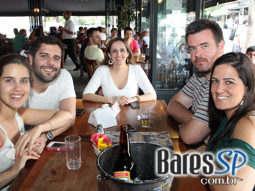 Ambiente descontraído no Bar Seu Domingos na Vila Madalena Ambiente descontraído no Bar Seu Domingos na Vila Madalena
