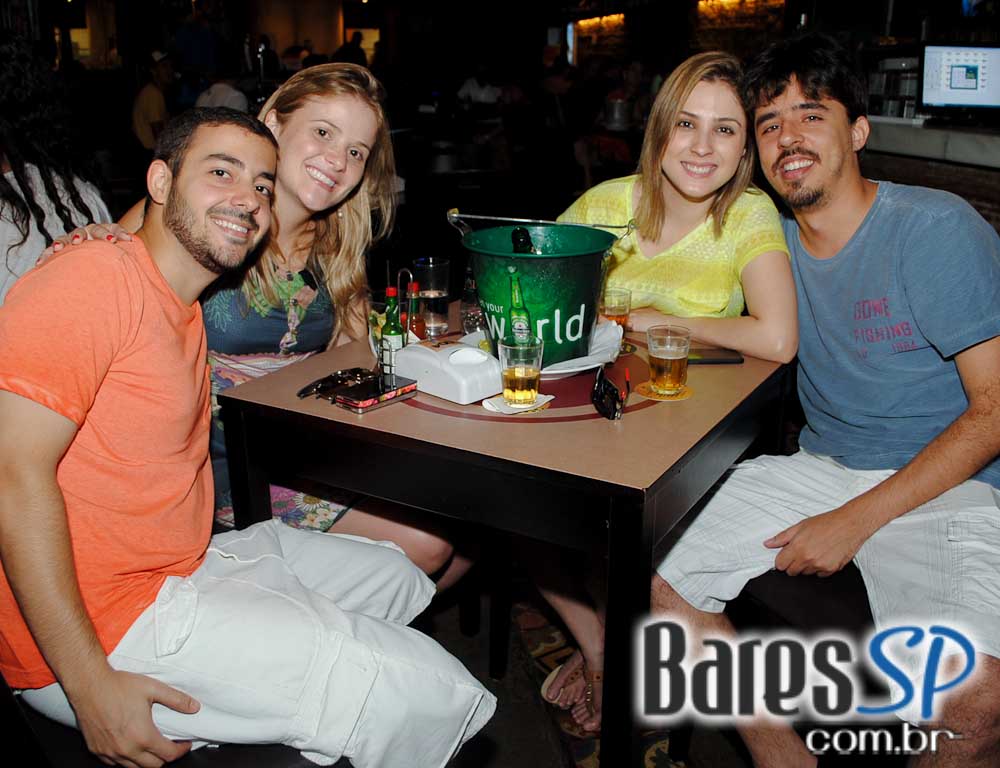 Armazém Piola ofereceu no domingo cardápio variado de petiscos e bebidas Armazém Piola ofereceu no domingo cardápio variado de petiscos e bebidas